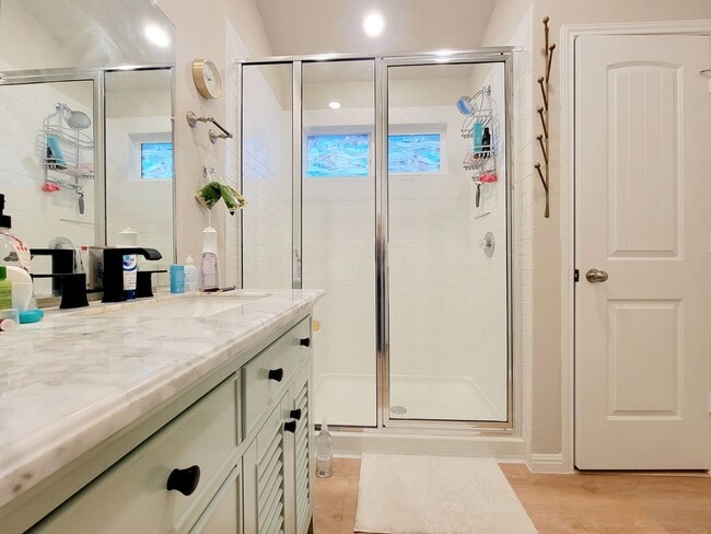 Building Photo - Spacious 4-Bedroom, 2-Bathroom Single Family Home in Austin!