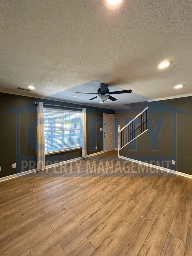 Building Photo - Three bedroom home in a quiet neighborhood!
