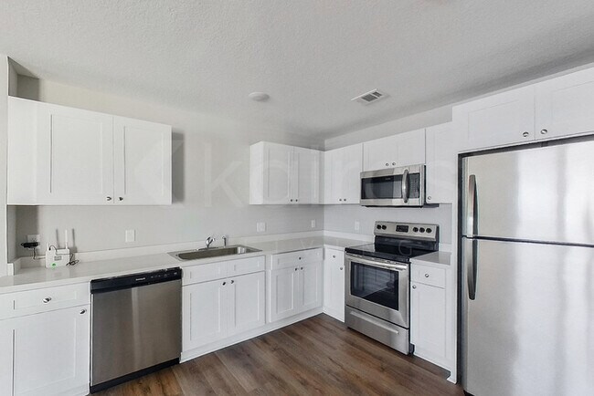 Building Photo - 10 Camper Cir