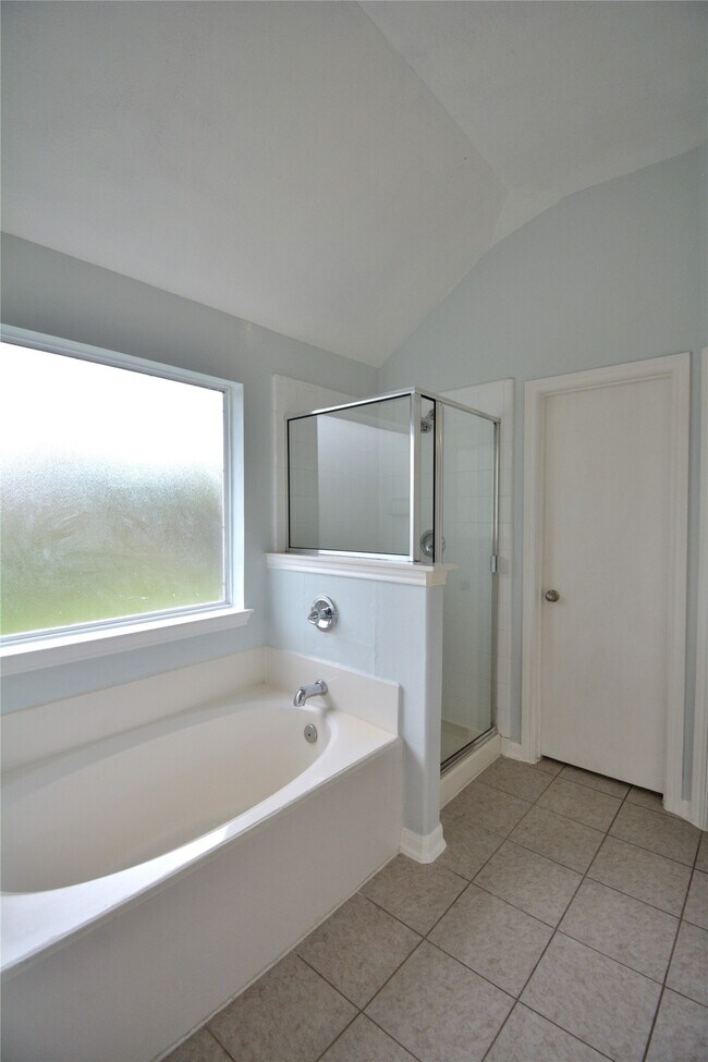 Building Photo - 9238 Clearwood Landing Blvd