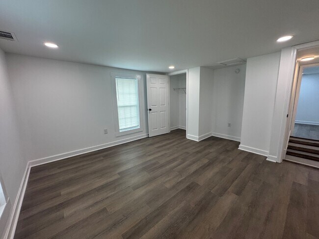 Building Photo - 227 Lewis St