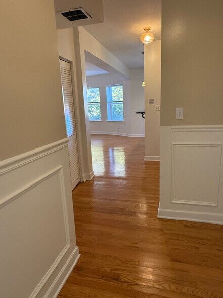 Building Photo - 6204 N Claremont Ave