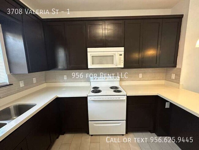 Building Photo - 3708 Valeria St