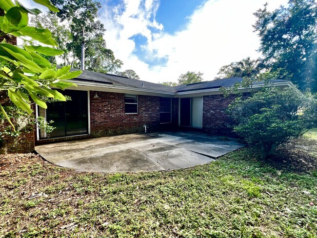 Building Photo - 5391 Golf Course Dr