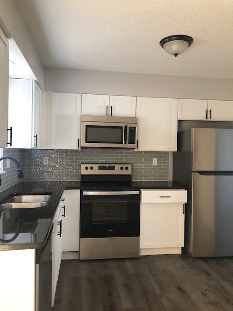 Building Photo - Welcome home to this spacious 3 bedrooms and 2 full baths duplex located on Orchard St in Pleasan...