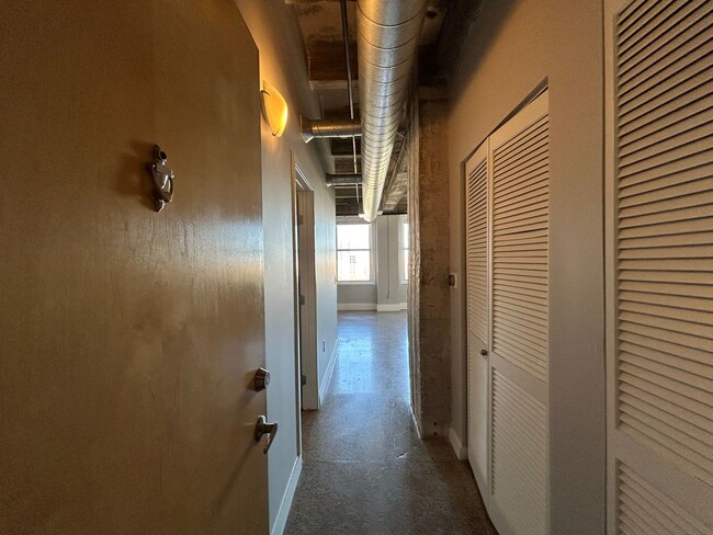 Building Photo - Downtown Fort Worth Texas Condo For Rent "...