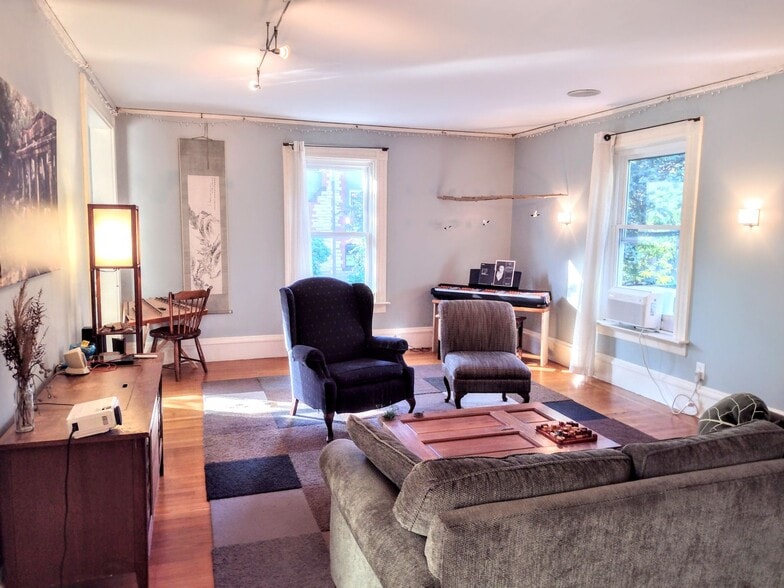 Living - 38 Melville Ave