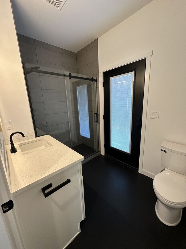 Building Photo - A Bright & Contemporary Home in Pasco