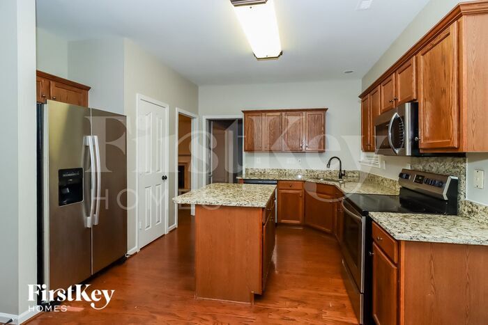 Building Photo - 8675 Brook Glen Ln