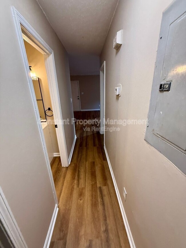 Building Photo - 3277 Club Dr