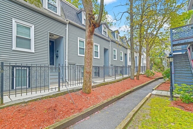Building Photo - 3 Saint James Pl