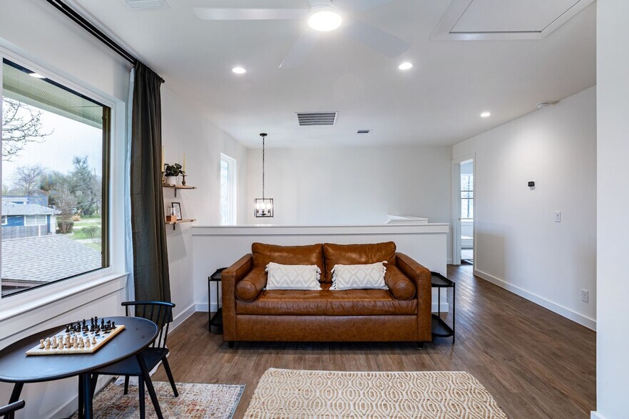 Building Photo - 1613 Berene Ave