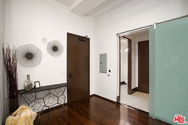 Building Photo - 1645 Vine St