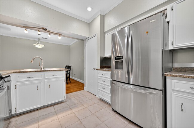 Building Photo - 4426 Basswood Ln