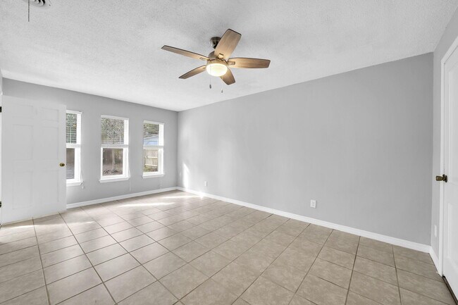 Building Photo - 358 Kepner Dr NE