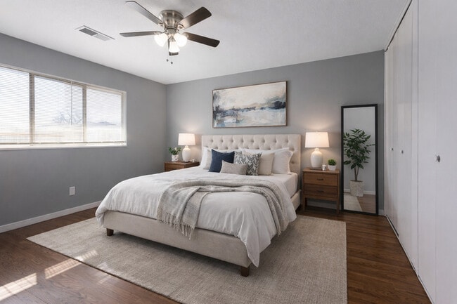 Building Photo - 403 W 87 Pl