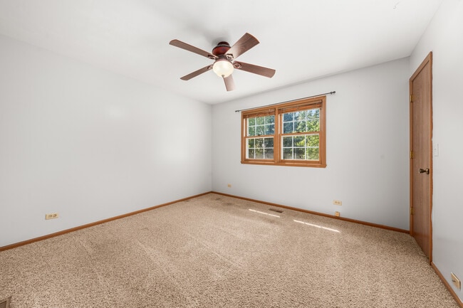 Building Photo - 104 S Knollwood Dr