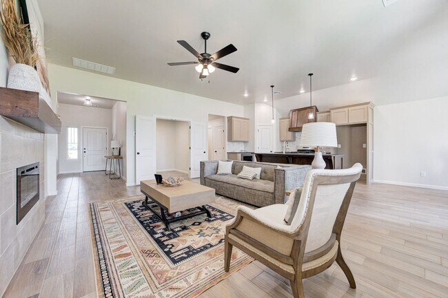 Building Photo - Brand New Home in Mustang!