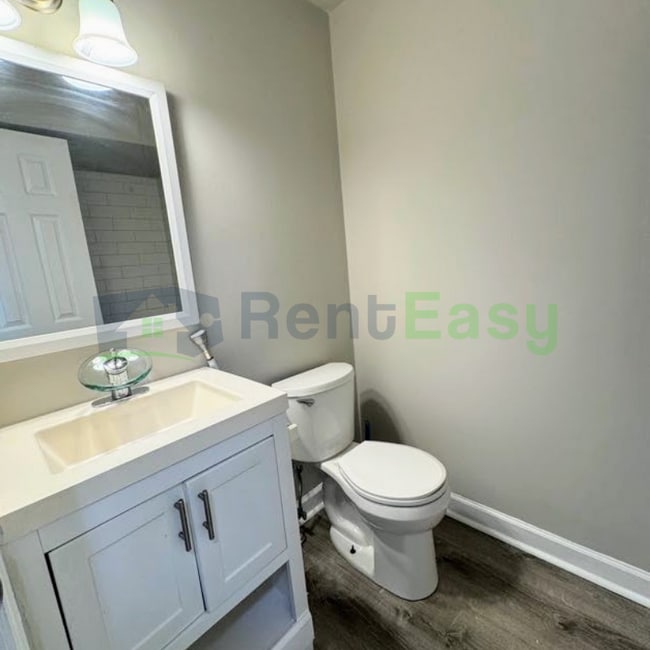 Building Photo - 1327 Hazel Ave