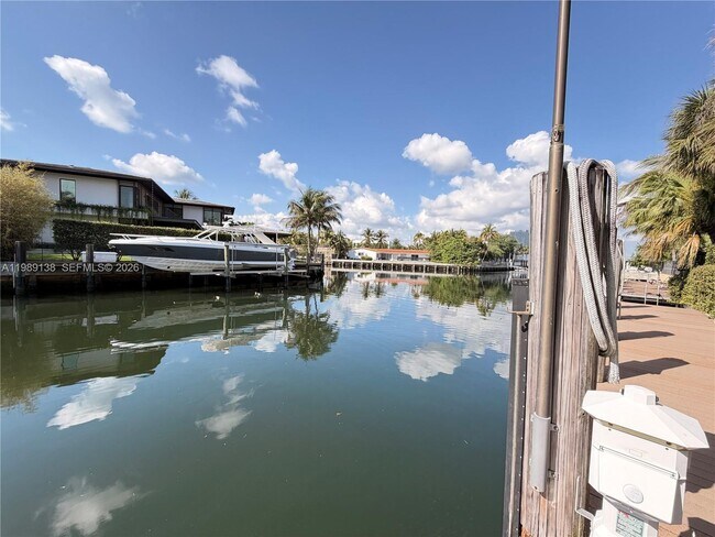 Building Photo - 3200 NE 165th St