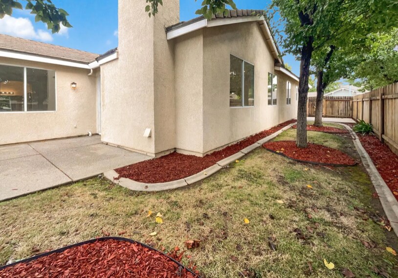 Building Photo - 9387 Bennoel Way