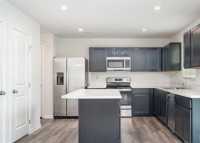 Building Photo - 1925 Pin Hook Rd