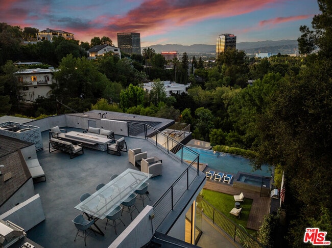 Building Photo - 3712 Broadlawn Dr