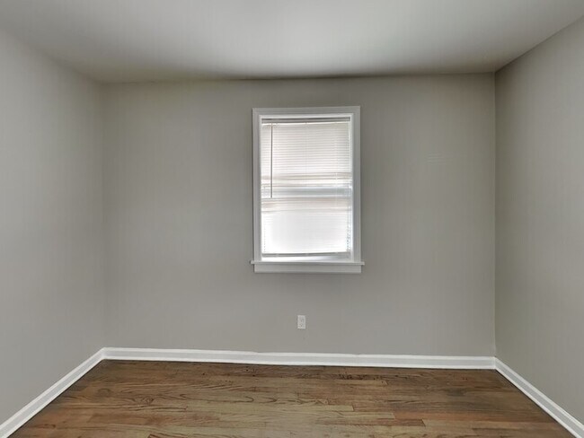 Building Photo - 7745 Madrid Ave