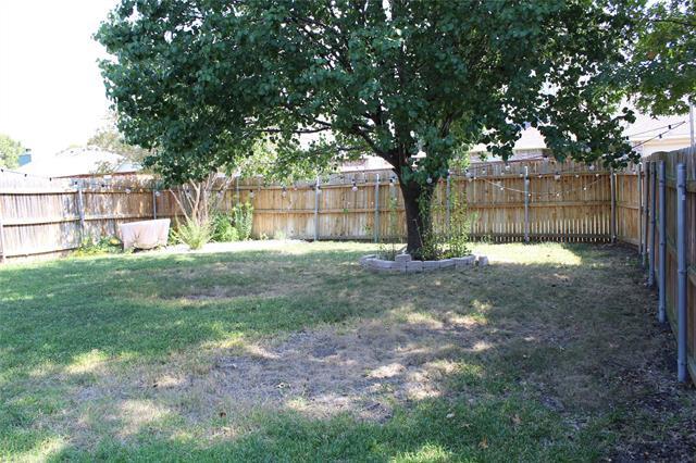 Building Photo - 7214 Maplewood Dr