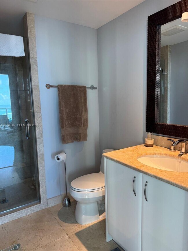 Building Photo - 1331 Brickell Bay Dr