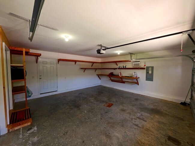 Building Photo - 4Br, 2Ba in Ashbury Park!
