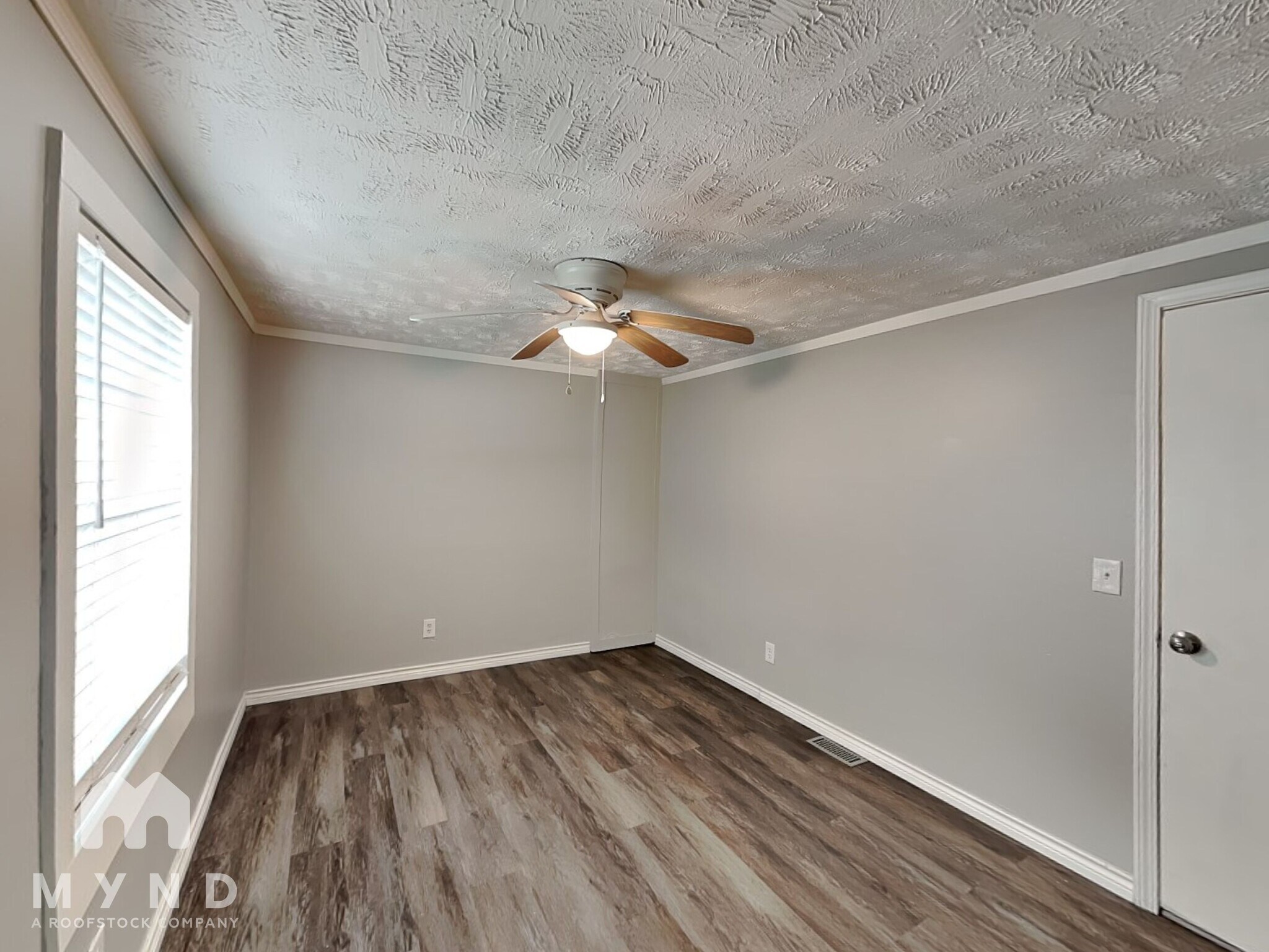 Building Photo - 12 The Briars