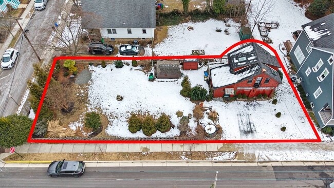 Building Photo - 264 Lake St