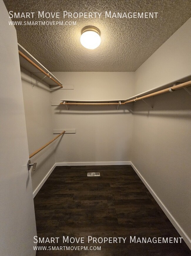 Building Photo - 945 Hearthstone Dr