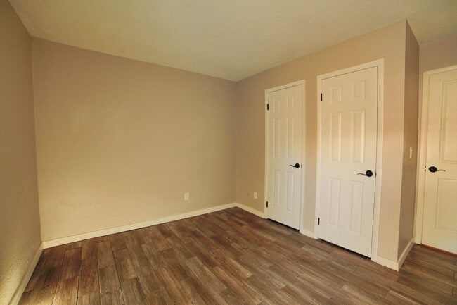Building Photo - Year lease! Remodeled! 2 parking spots! Wa...