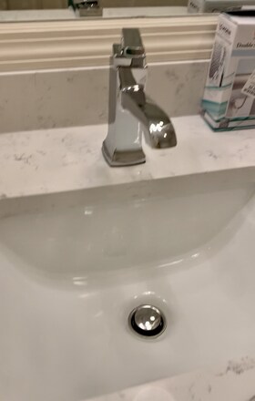 Quartz countertops - 535 W Glenn Ave