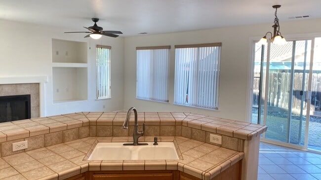 Building Photo - Riverbank