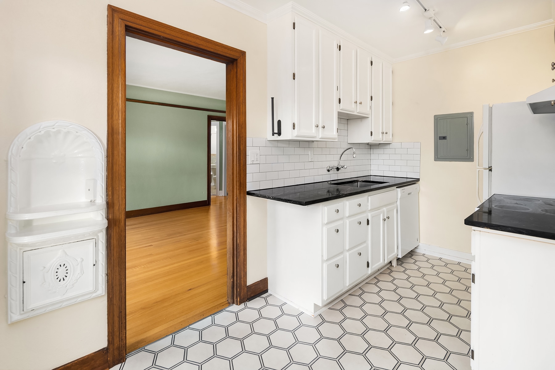 Building Photo - 1631 16th Ave