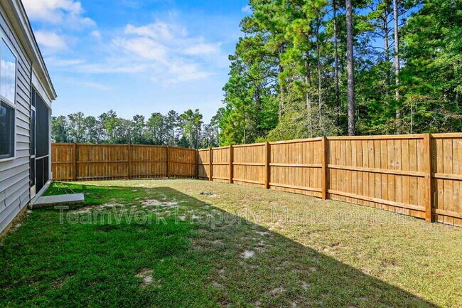 Building Photo - 643 Silver Spruce St