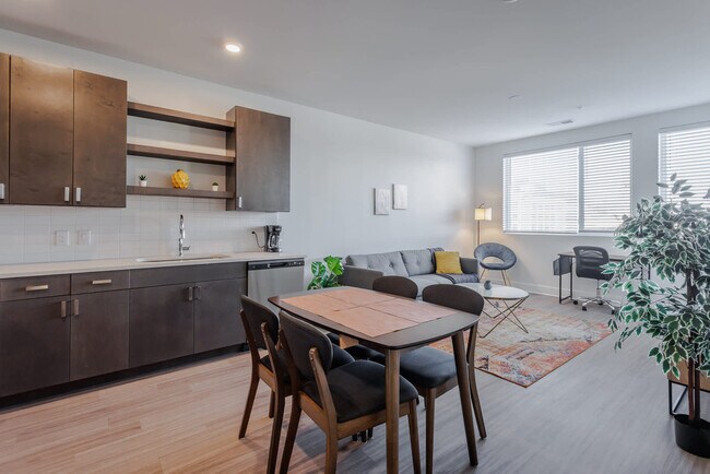 Building Photo - 228 Pike St