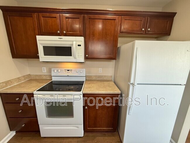 Building Photo - 2121 S Greenwood Dr