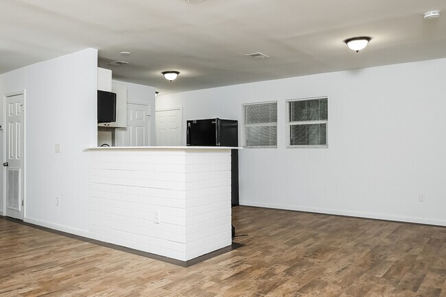 Building Photo - Charming 3-Bedroom Home in North Charleston