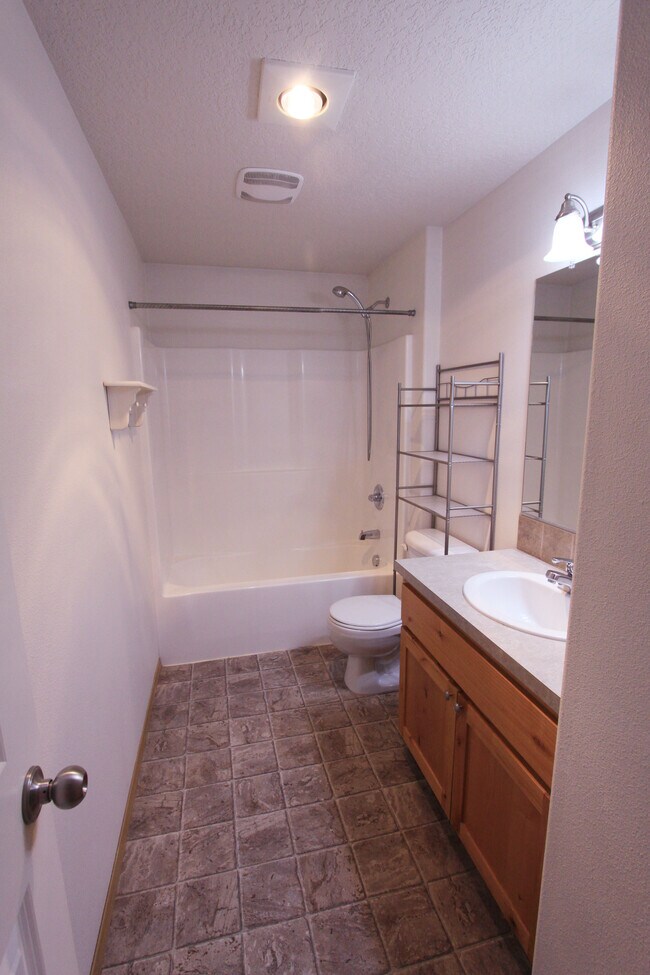 Building Photo - 455 Donna Dr