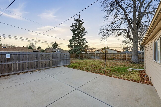 Building Photo - 5320 E Thrill Pl