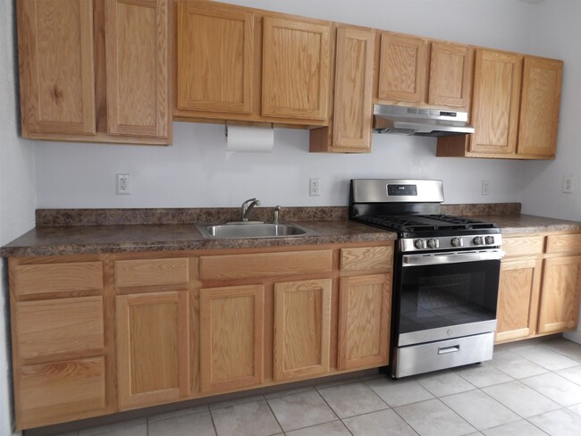 Building Photo - 26 47th St