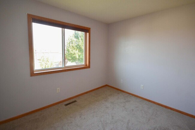 Building Photo - Great NW Home with Fenced Yard Near Gibbs Elementary