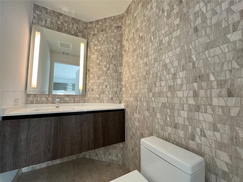 Building Photo - 68 SE 6th St