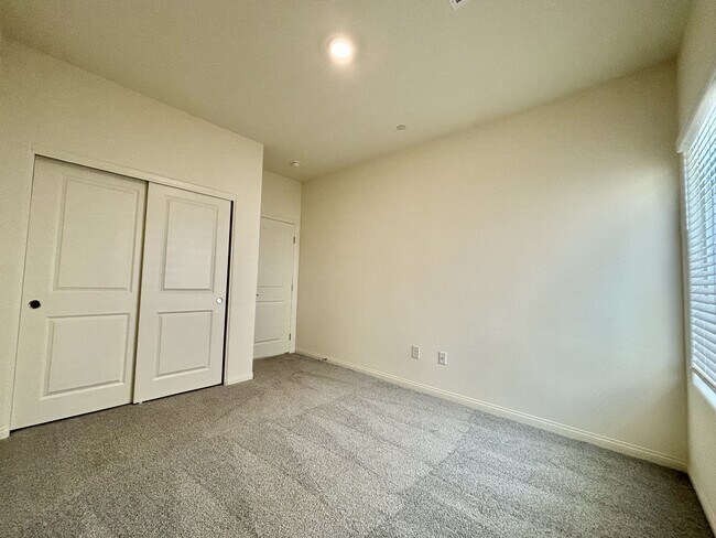 Building Photo - 4540 Bayley Skye Ave