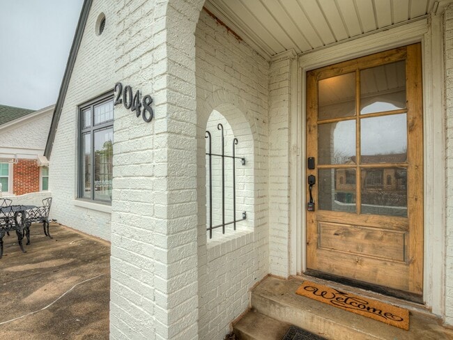 Building Photo - Stylish & Fully Furnished Mid-Term Rental in the Heart of OKC