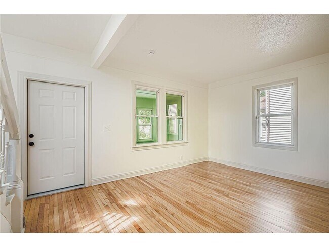 Building Photo - 610 Fairview Ave N